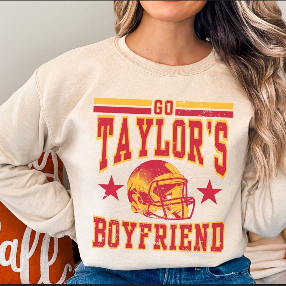 Go Taylor's Boyfriend Cream Sweatshirt